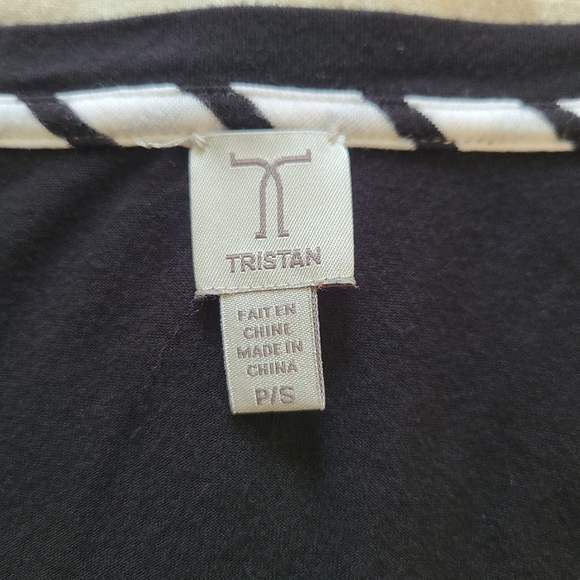 Tristan Women's Oversized Black White Stripes V-Neck Long Sleeves Top - Picture 9 of 13